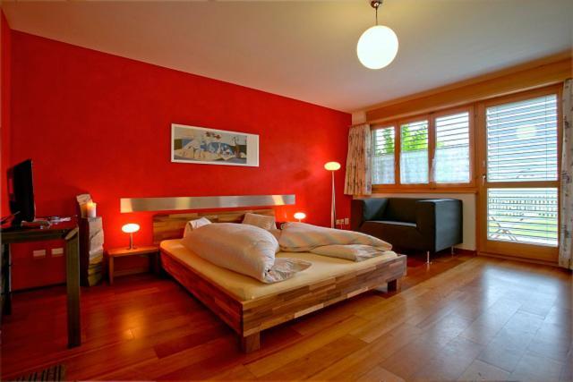 Schnider Bed&Breakfast Und Cafe Vals Room photo