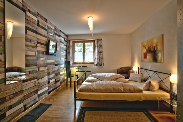 Schnider Bed&Breakfast Und Cafe Vals Room photo